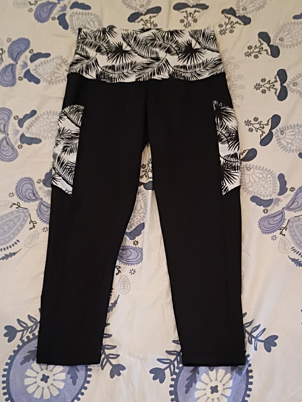 Beach Riot Black White Tropical Print Capri Leggings Yoga Pants L M